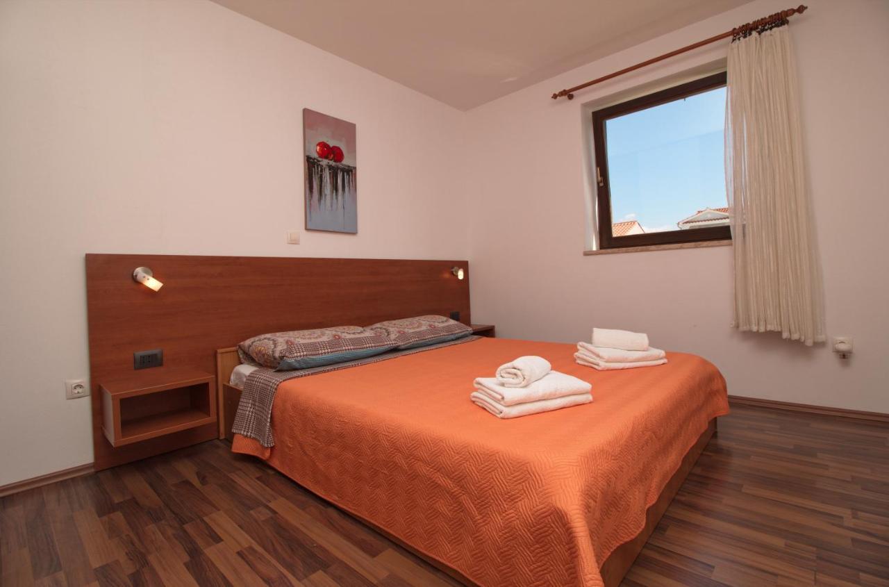 Apartments Lidija 罗维尼 外观 照片