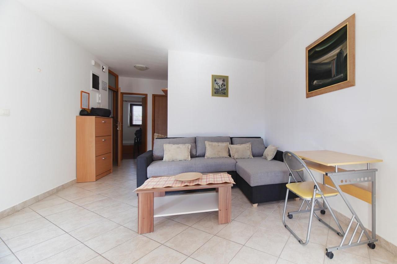 Apartments Lidija 罗维尼 外观 照片